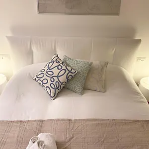 repubblica-one-room-apartment.italymilanhotels.net/